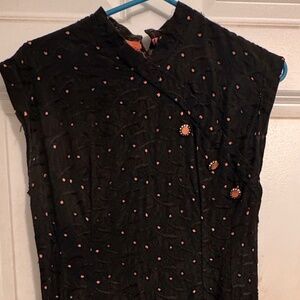 Asian/Chinese style vintage dress with orange details and cool buttons. Size S/M